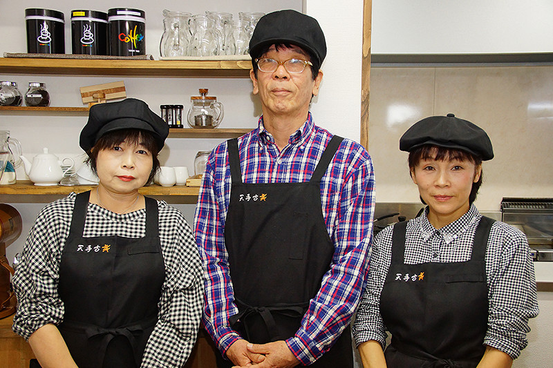 Cafe 天手古舞 ＆ ギター工房暗中模索とは